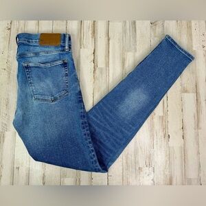 Gap Slim Mid Rise Women Jeans - Size 32x36 (33x35)